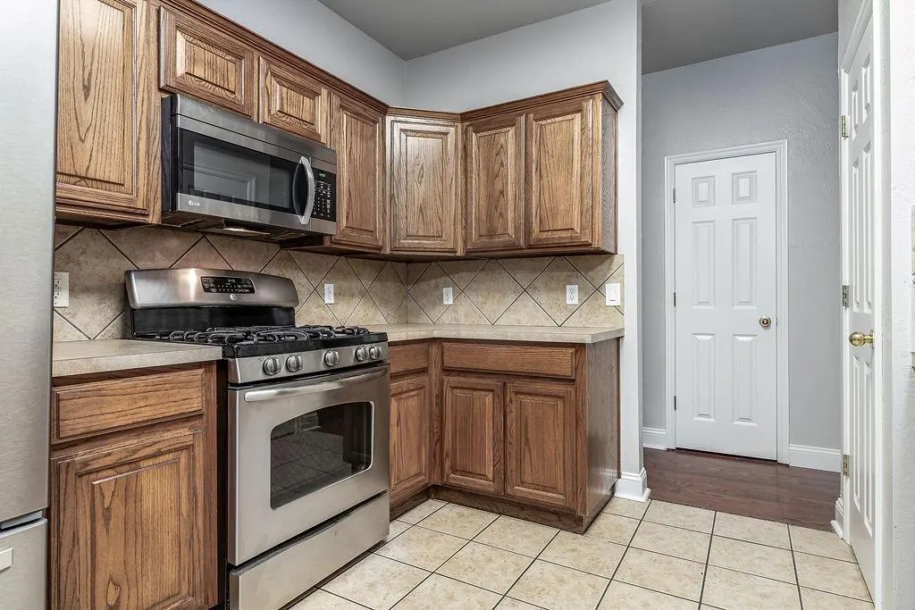 Photo 14 — 11017 NW 107th Circle, Yukon, OK 73099
