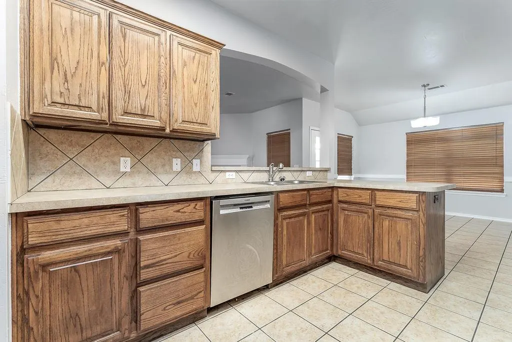 Photo 15 — 11017 NW 107th Circle, Yukon, OK 73099