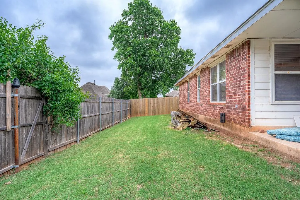 Photo 39 — 11017 NW 107th Circle, Yukon, OK 73099