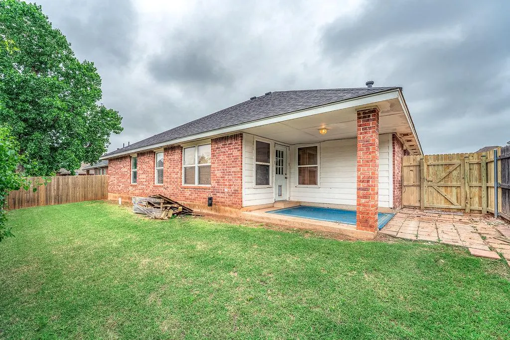 Photo 41 — 11017 NW 107th Circle, Yukon, OK 73099