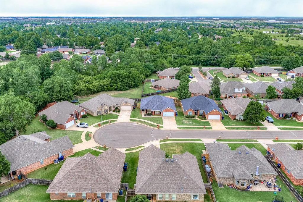 Photo 42 — 11017 NW 107th Circle, Yukon, OK 73099