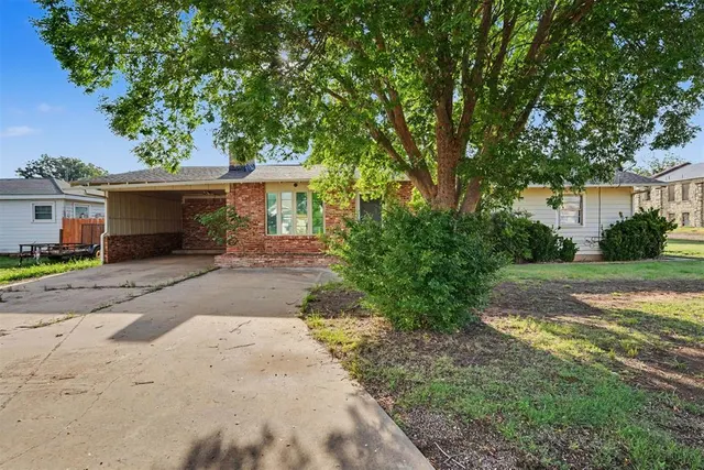 Front exterior — 601 N Morton Street, Hollis, OK 73550