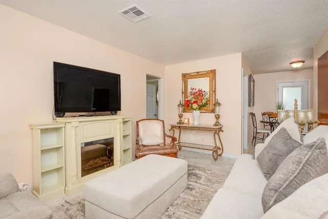 Photo 4 — 3328 SW 21st Street, Oklahoma City, OK 73108