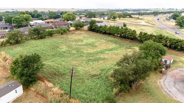Photo 4 — NW Main Street, Weatherford, OK 73096