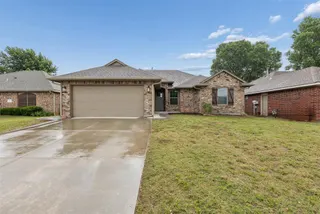Sold home at 512 S Castle Ridge Lane