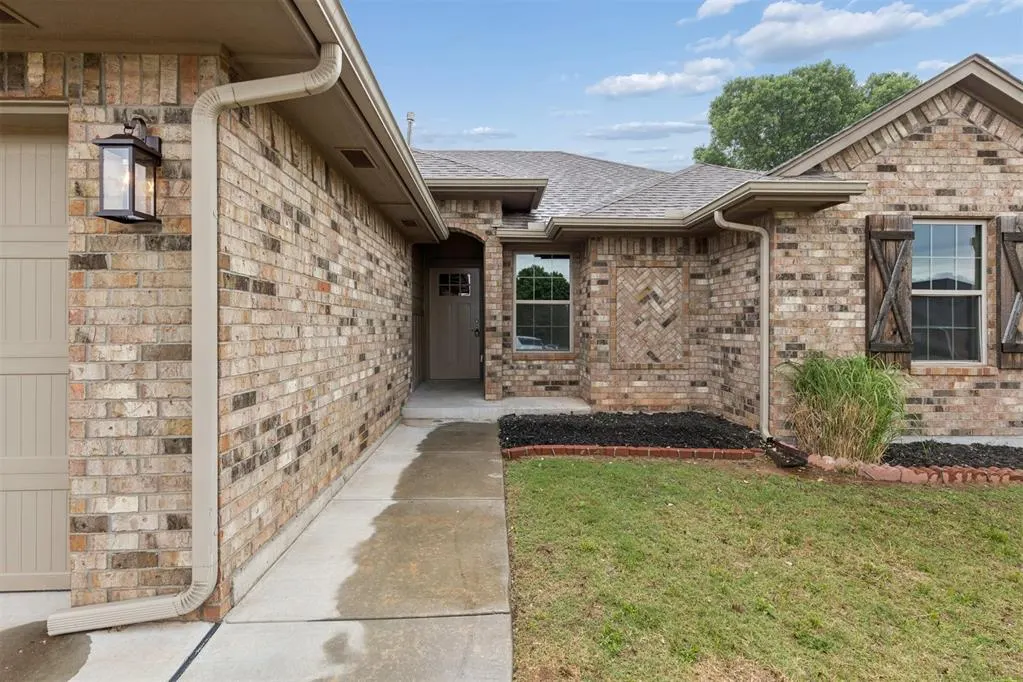Photo 5 — 512 S Castle Ridge Lane, Mustang, OK 73064