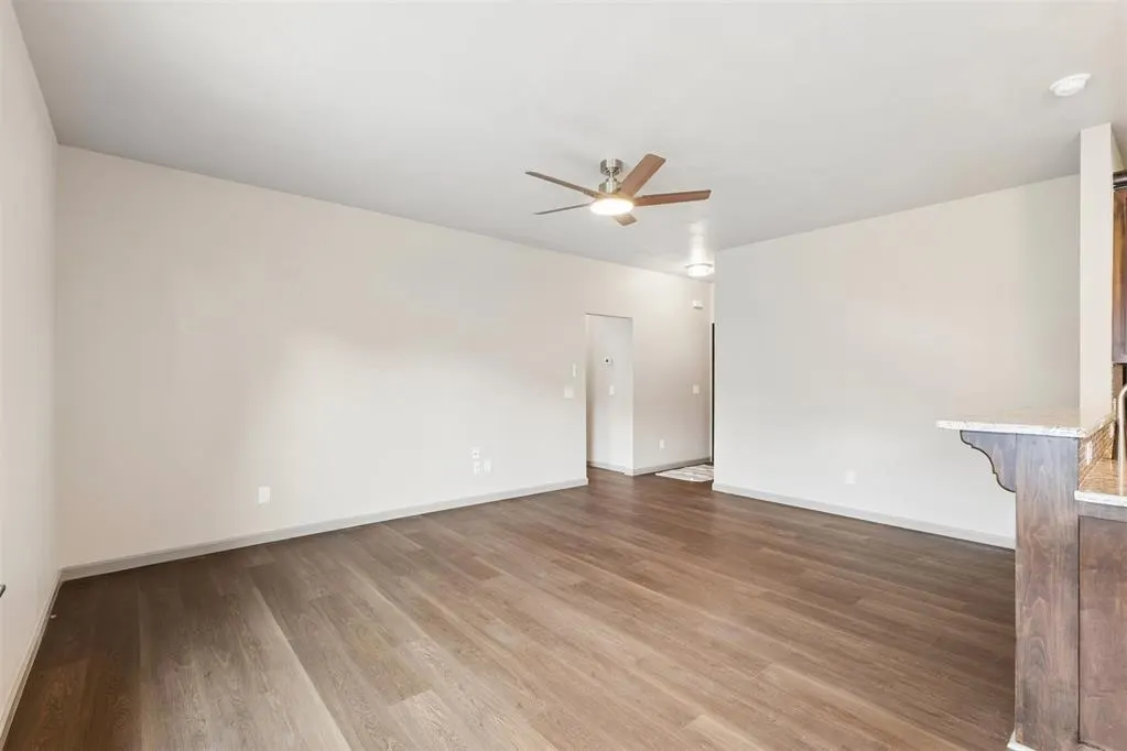 Photo 10 — 512 S Castle Ridge Lane, Mustang, OK 73064