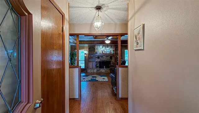 Photo 5 — 208 SE 30th Street, Moore, OK 73160