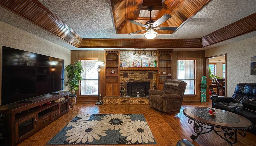 Photo 7 — 208 SE 30th Street, Moore, OK 73160