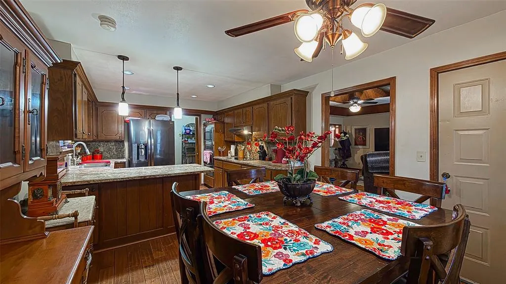 Photo 12 — 208 SE 30th Street, Moore, OK 73160