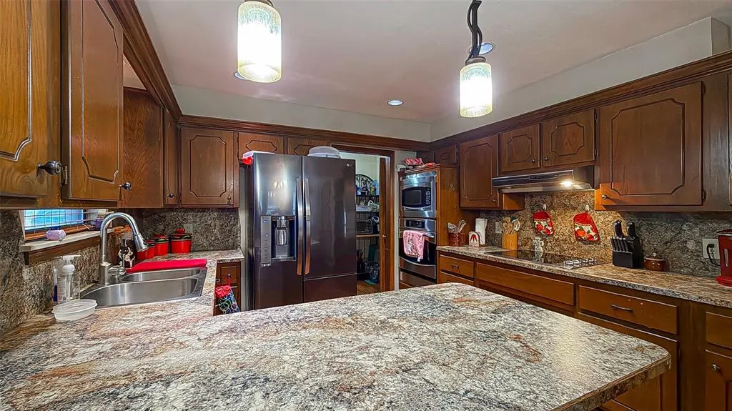 Photo 13 — 208 SE 30th Street, Moore, OK 73160