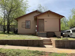Sold home at 726 SE 20th Street