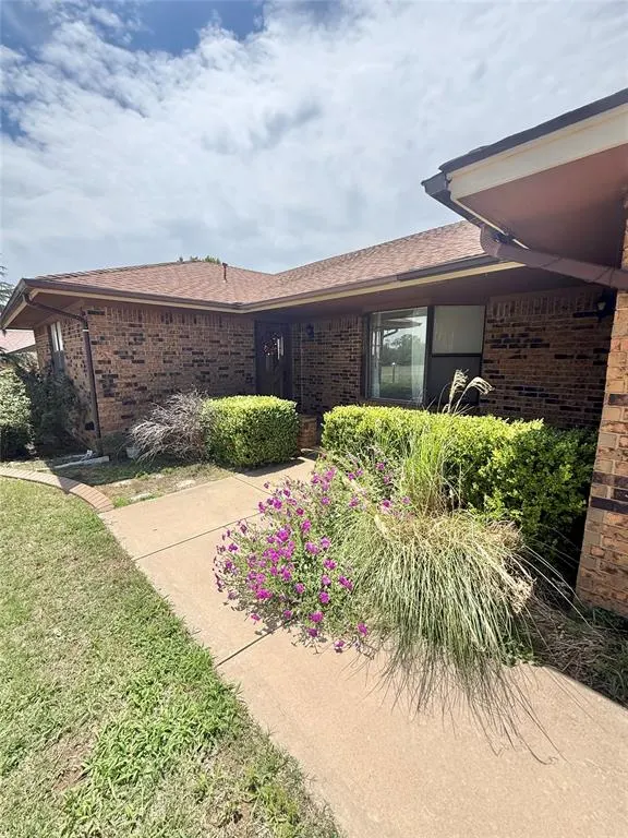 Photo 2 — 905 N Ann Street, Granite, OK 73547