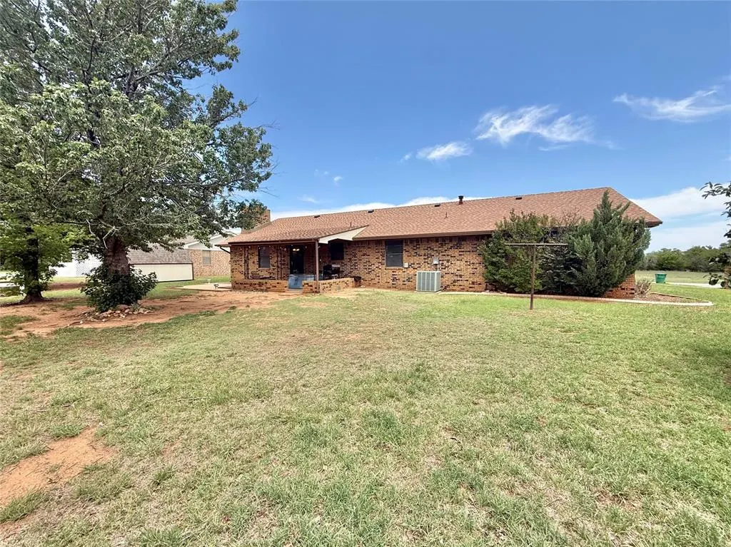 Photo 24 — 905 N Ann Street, Granite, OK 73547
