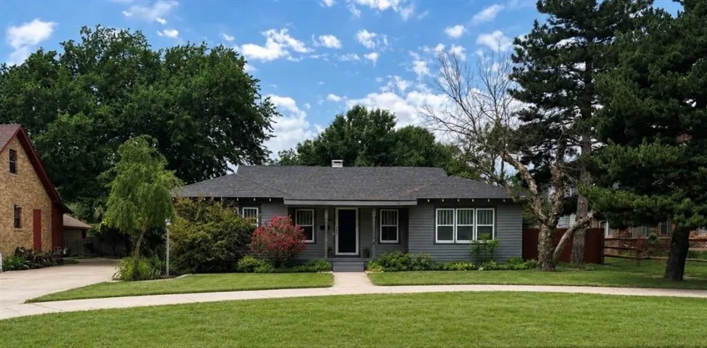 Front exterior — 207 S Park Road, Hobart, OK 73651