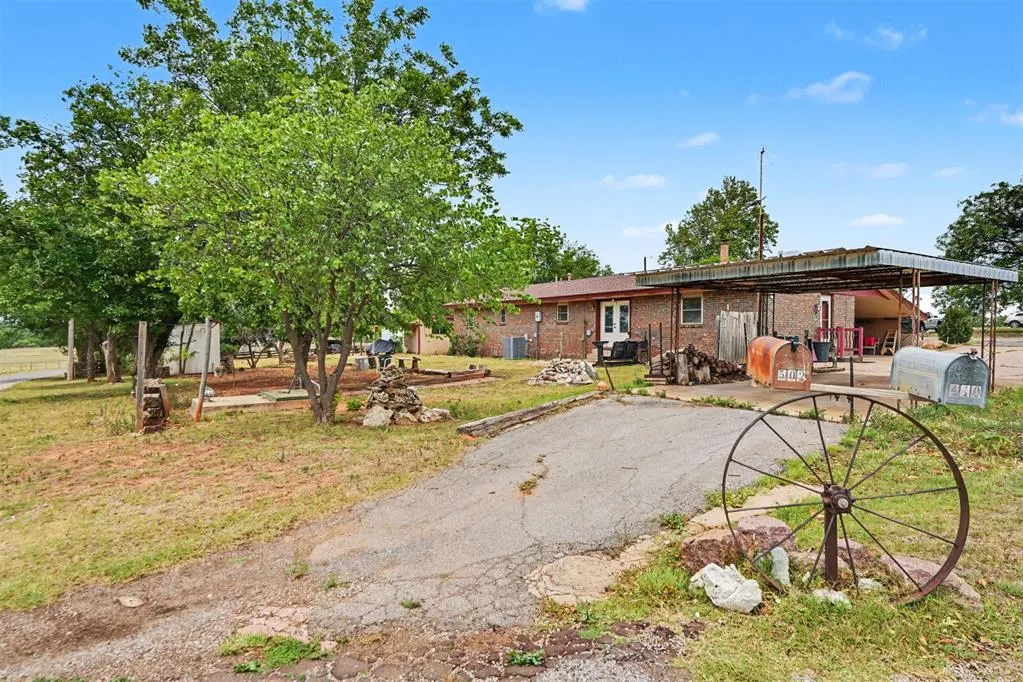 Photo 41 — 502 W Enterprise Avenue, Sayre, OK 73662