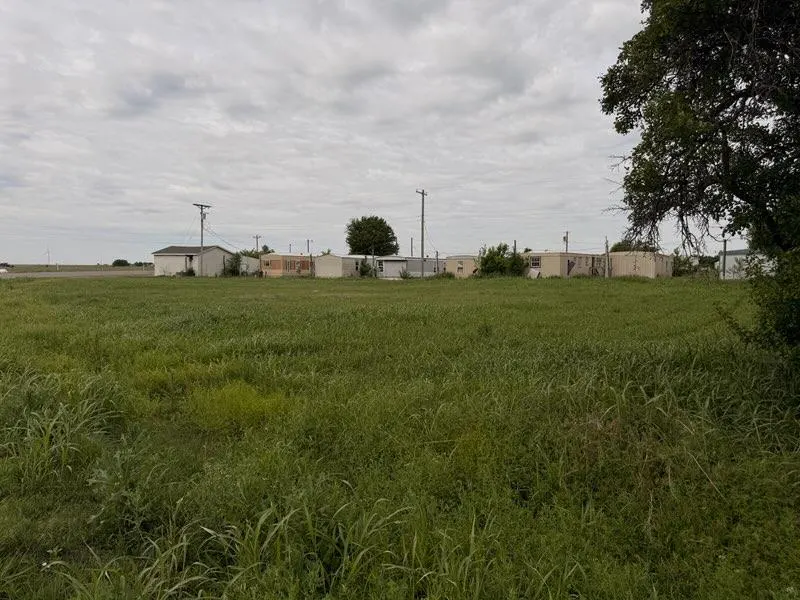 Photo 3 — 605 SW 4th Street, Tuttle, OK 73089