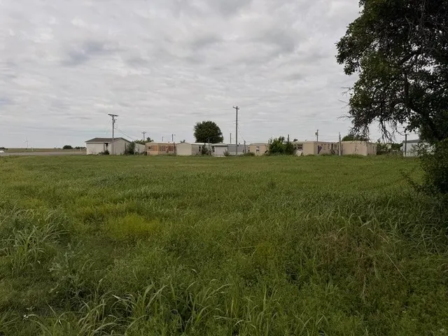 Photo 3 — 605 SW 4th Street, Tuttle, OK 73089