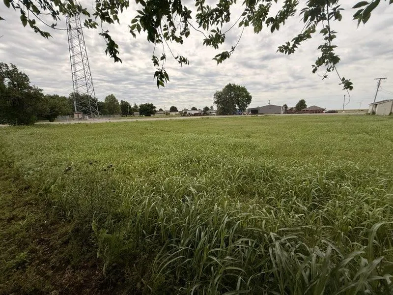 Photo 4 — 605 SW 4th Street, Tuttle, OK 73089