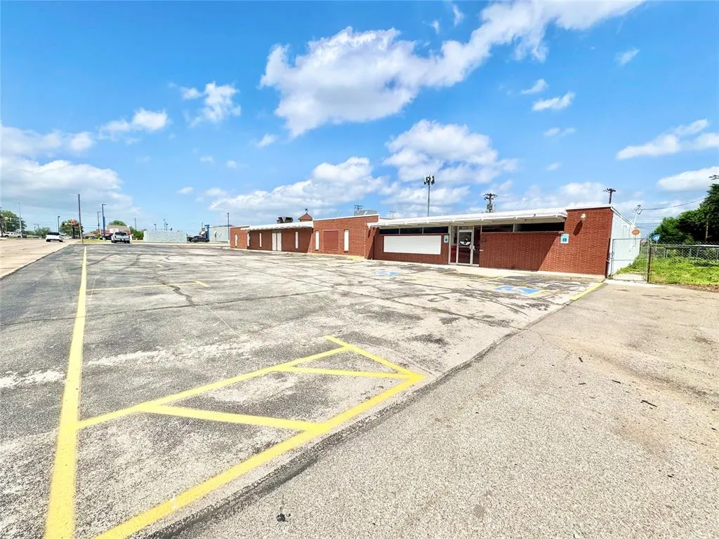 Photo 2 — 3034 Del View Drive, Del City, OK 73115