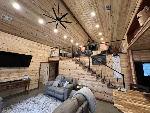Photo 4 — 915 Riverview Road, Smithville, OK 74957