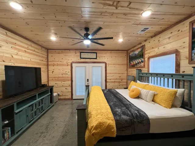 Photo 7 — 915 Riverview Road, Smithville, OK 74957