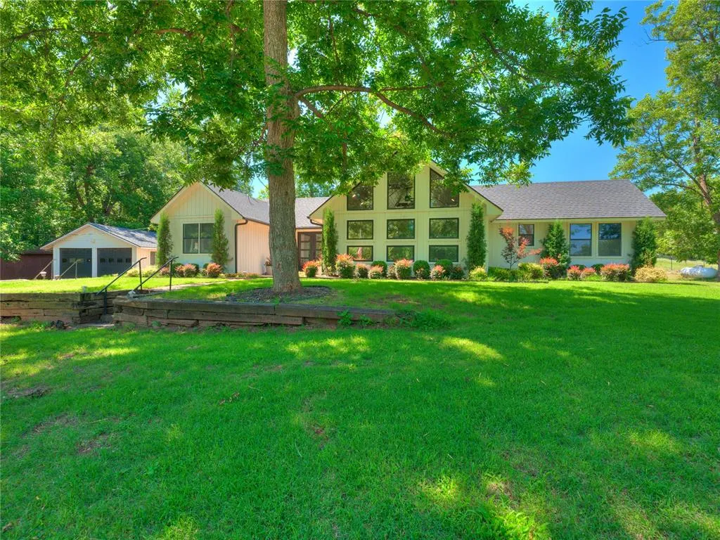 Front exterior — 2221 W College Avenue, Guthrie, OK 73044