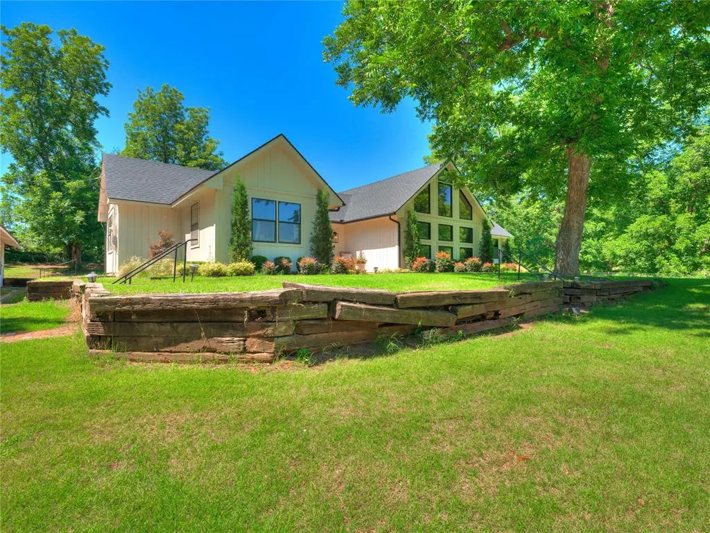 Photo 46 — 2221 W College Avenue, Guthrie, OK 73044