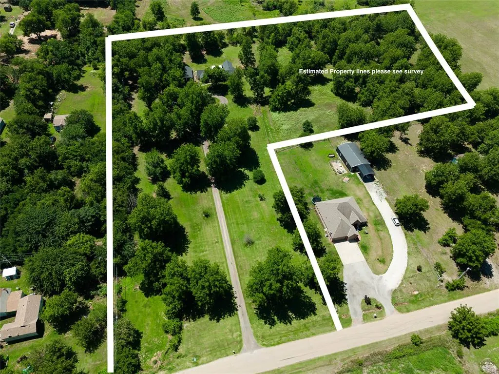 Photo 2 — 2221 W College Avenue, Guthrie, OK 73044