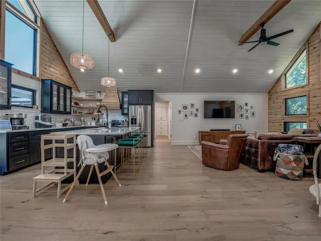 Photo 10 — 2221 W College Avenue, Guthrie, OK 73044