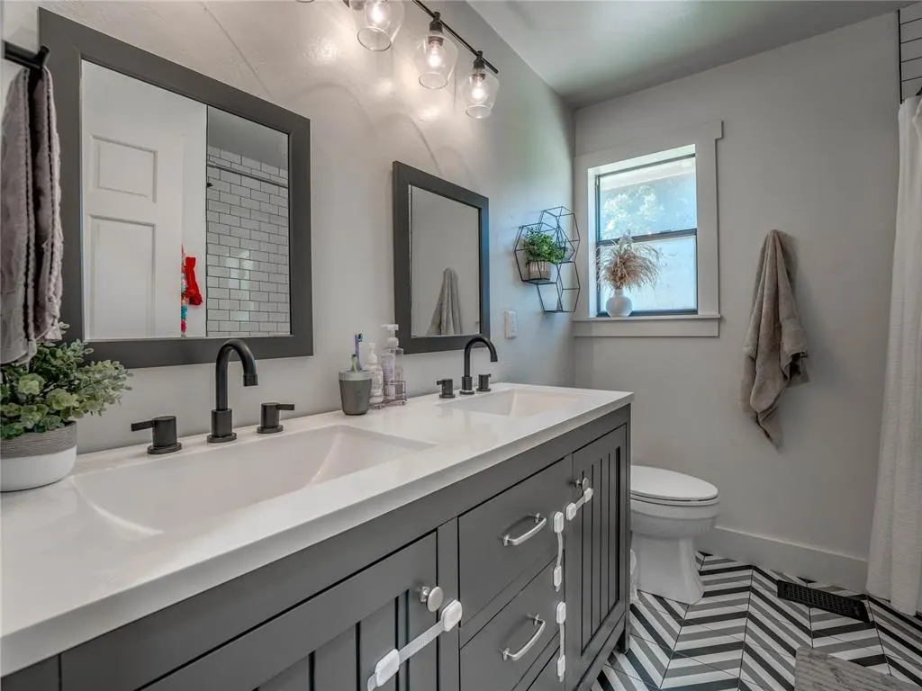Photo 33 — 2221 W College Avenue, Guthrie, OK 73044