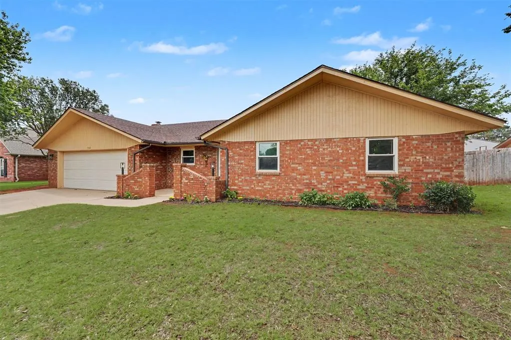 Photo 4 — 308 Elkview Drive, Elk City, OK 73644