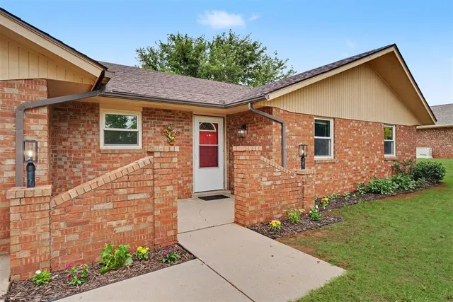 Photo 6 — 308 Elkview Drive, Elk City, OK 73644