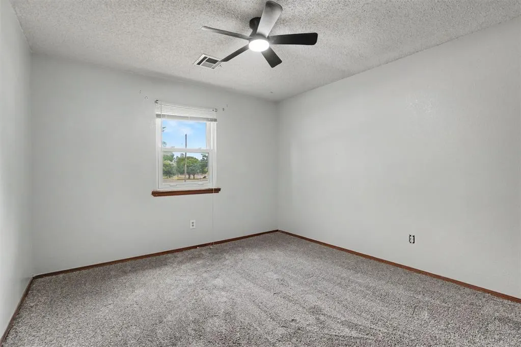 Photo 32 — 308 Elkview Drive, Elk City, OK 73644