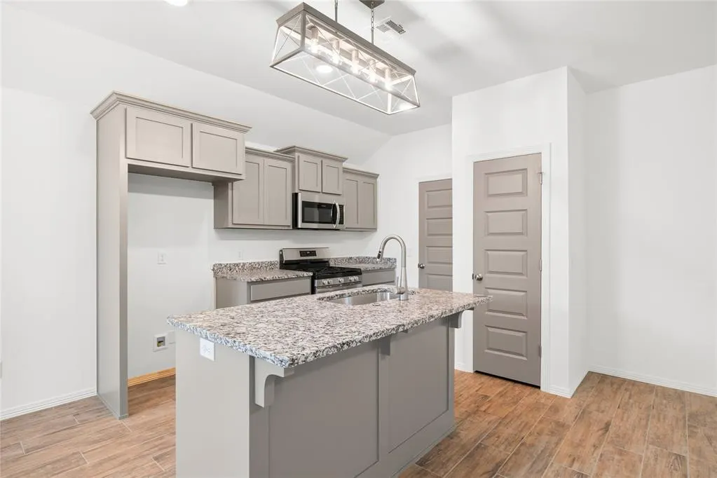 Photo 10 — 10641 SW 18th Street, Yukon, OK 73099