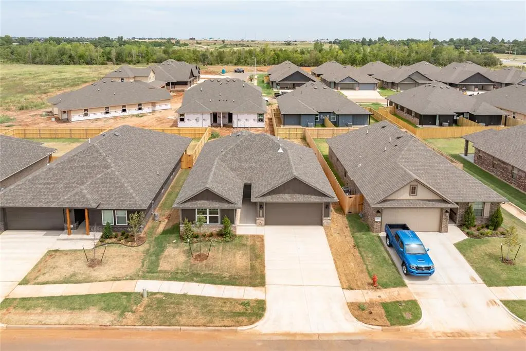 Photo 33 — 10641 SW 18th Street, Yukon, OK 73099