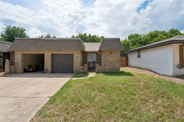 Photo 2 — 603 N Whispering Oak Road, Oklahoma City, OK 73127
