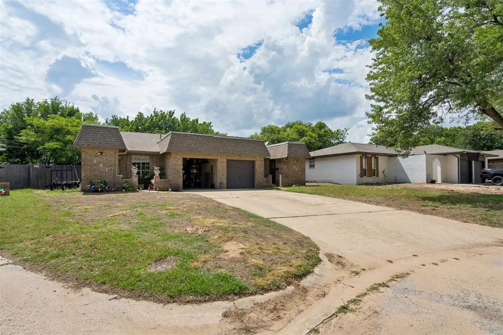 Photo 3 — 603 N Whispering Oak Road, Oklahoma City, OK 73127