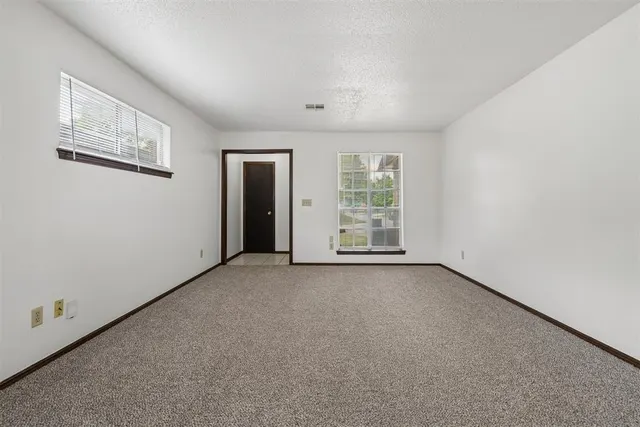 Photo 8 — 603 N Whispering Oak Road, Oklahoma City, OK 73127