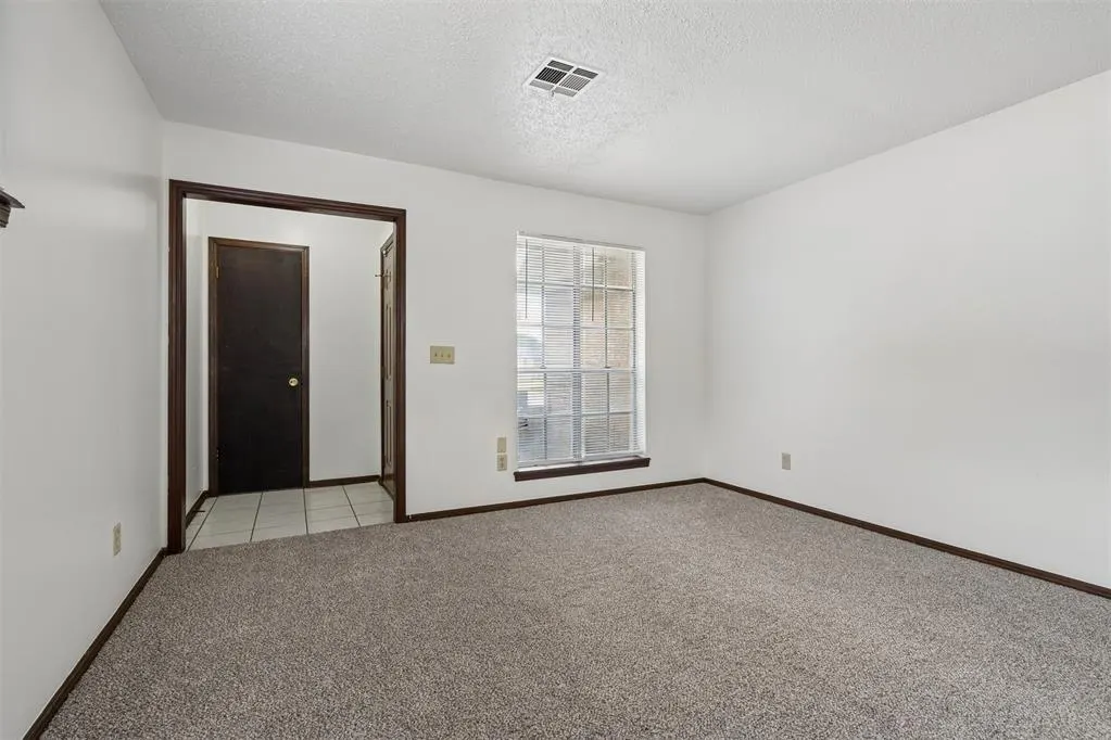 Photo 9 — 603 N Whispering Oak Road, Oklahoma City, OK 73127