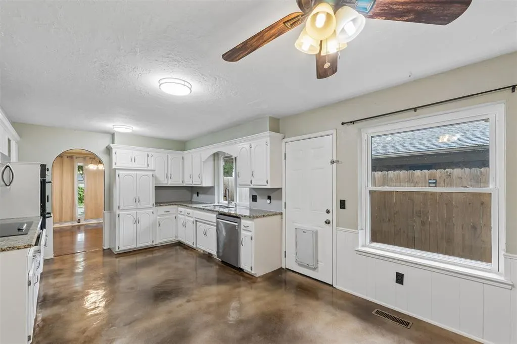 Photo 9 — 6016 Marlow Lane, Oklahoma City, OK 73132