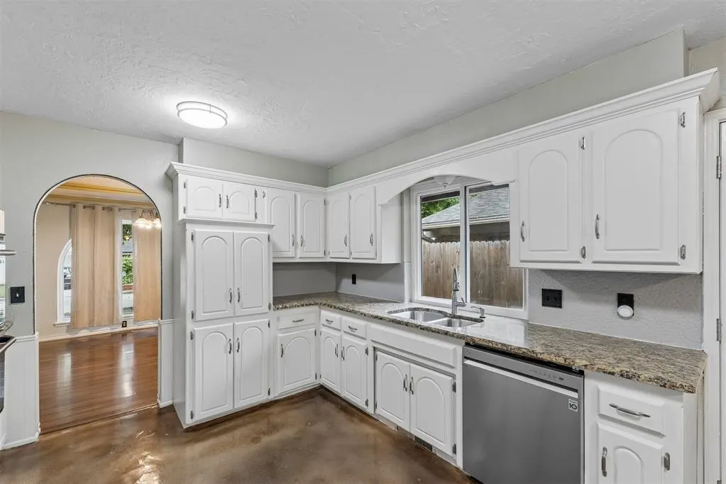 Photo 10 — 6016 Marlow Lane, Oklahoma City, OK 73132
