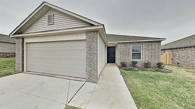 Front exterior — 11520 NW 97th Street, Yukon, OK 73099