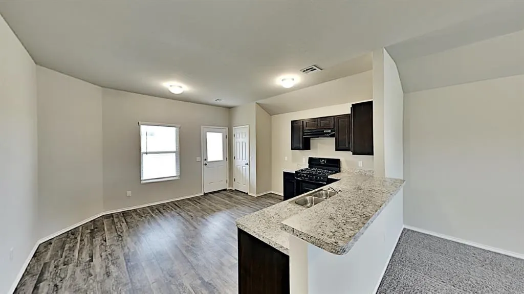 Photo 4 — 11520 NW 97th Street, Yukon, OK 73099