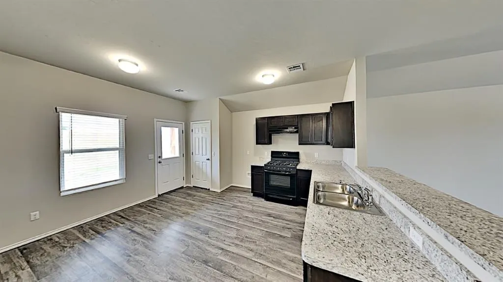 Photo 5 — 11520 NW 97th Street, Yukon, OK 73099