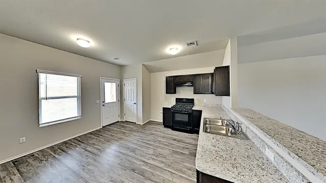 Photo 5 — 11520 NW 97th Street, Yukon, OK 73099
