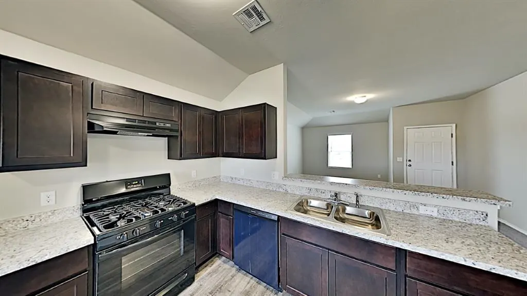Photo 6 — 11520 NW 97th Street, Yukon, OK 73099