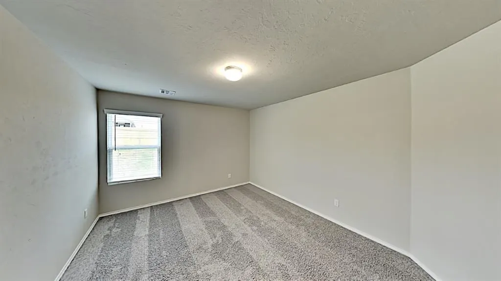 Photo 9 — 11520 NW 97th Street, Yukon, OK 73099