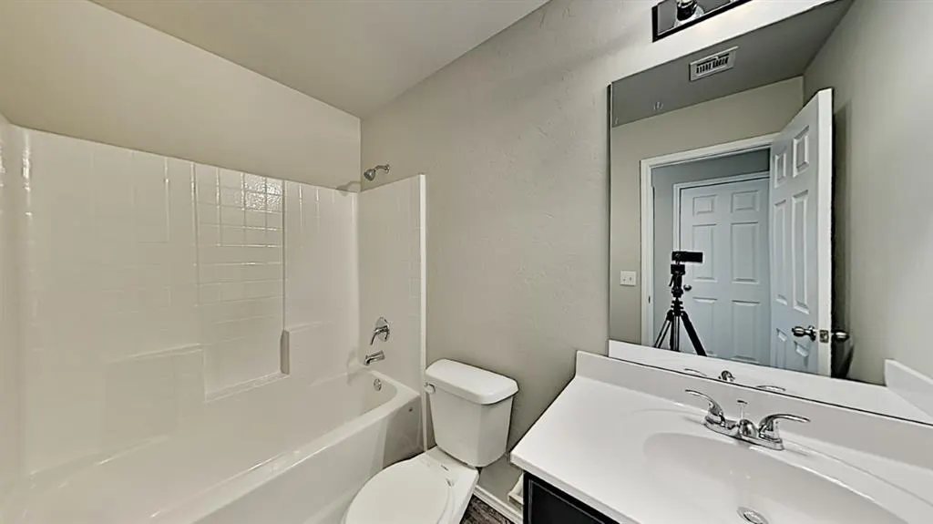 Photo 13 — 11520 NW 97th Street, Yukon, OK 73099
