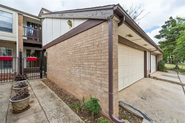 Photo 2 — 2011 Three Stars Road, Edmond, OK 73034